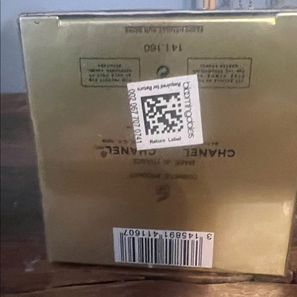 CHANEL Sublimage La Crème Yeux Eye Cream - Gold and Black Packaging - Picture 2 of 2